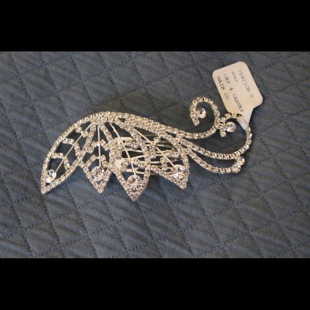 Crystal Hair Accessory - Leaf. NWT